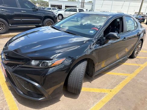 Used 2023 Toyota Camry SE w/ Convenience Package FWD image 2