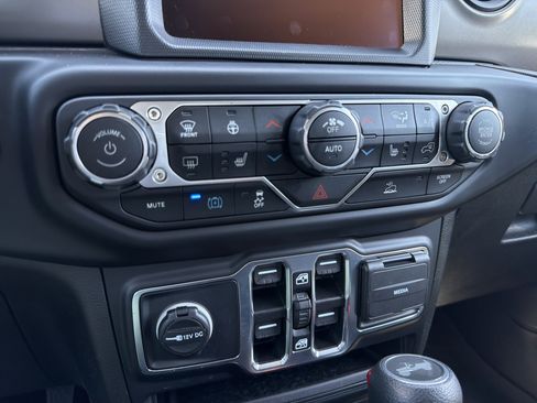 Certified 2023 Jeep Wrangler Unlimited w/ Cold Weather Group AWD/4WD image 20