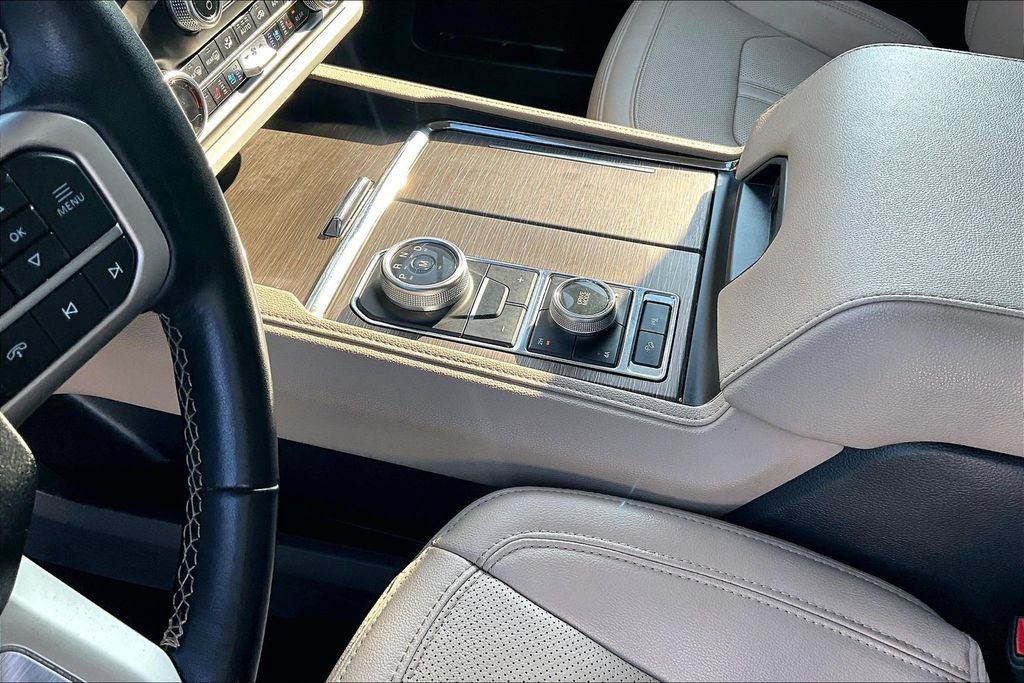 Used 2024 Ford Expedition Limited AWD/4WD image 19