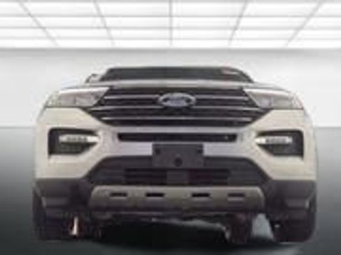Used 2023 Ford Explorer XLT w/ Equipment Group 202A AWD/4WD image 3