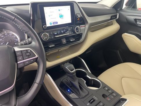 Certified 2023 Toyota Highlander XLE image 14