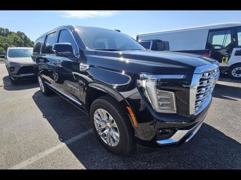 Used 2025 GMC Yukon XL Denali w/ Sun & Power Step Package AWD/4WD image 2