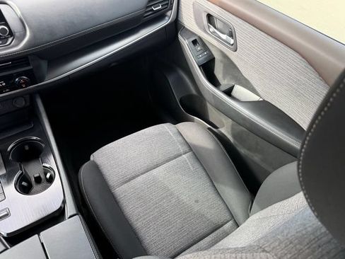 Used 2023 Nissan Rogue SV FWD image 24