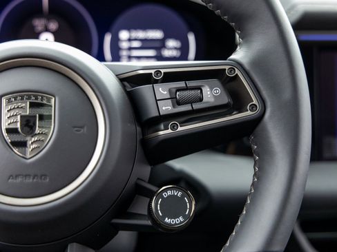 New 2025 Porsche Macan Turbo Electric AWD/4WD image 31