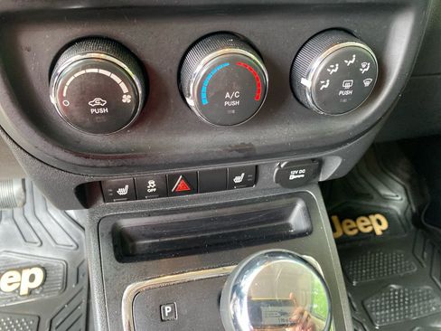 Used 2015 Jeep Patriot Latitude AWD/4WD image 14