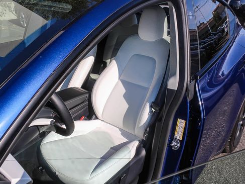 Used 2025 Tesla Model Y Long Range RWD image 25