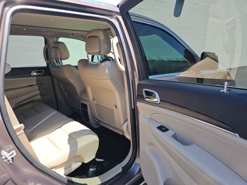 Used 2021 Jeep Grand Cherokee Limited w/ Sun & Sound Group AWD/4WD image 48