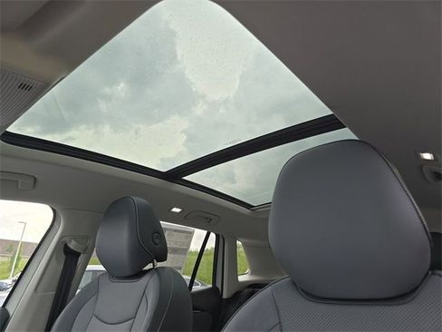 New 2025 Volkswagen Tiguan SE AWD/4WD image 3