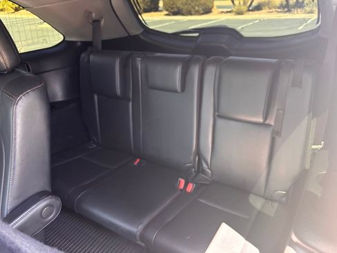 Used 2019 Toyota Highlander XLE AWD/4WD image 25