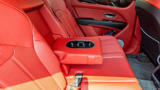 Used 2023 Bentley Bentayga AWD/4WD image 51