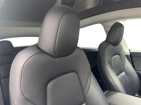 Used 2024 Tesla Model Y Long Range image 44