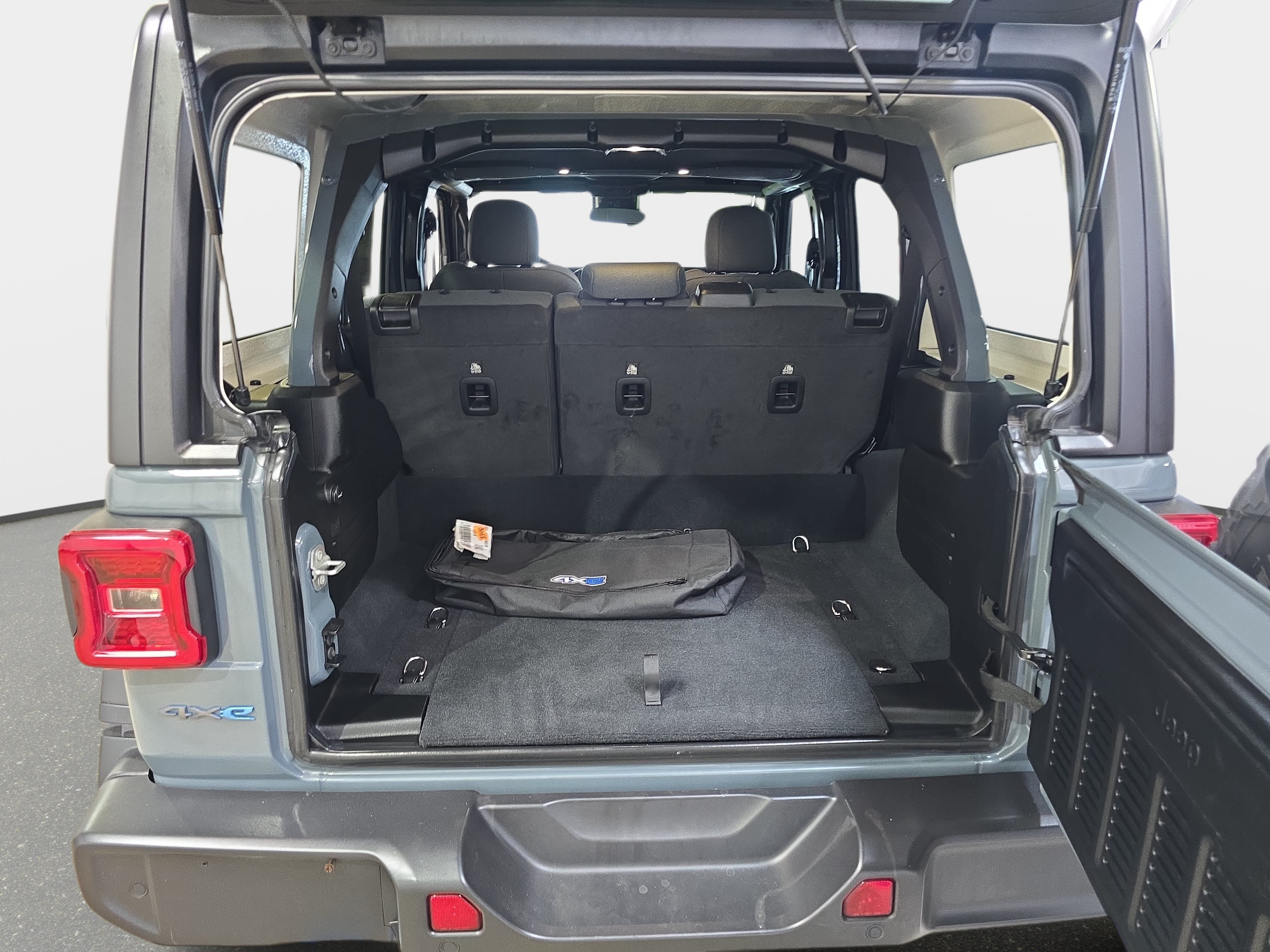 Used 2024 Jeep Wrangler Unlimited AWD/4WD image 27