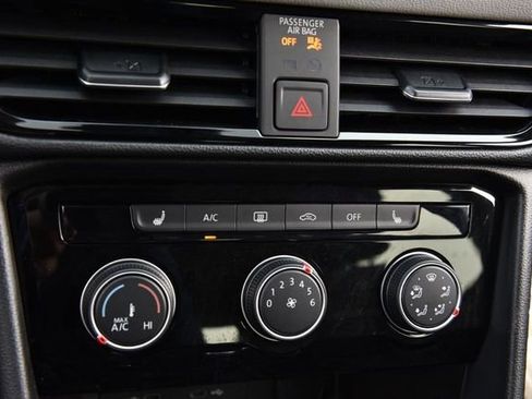 Used 2023 Volkswagen Taos SE image 14