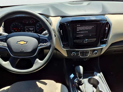 Used 2022 Chevrolet Traverse LS FWD image 11