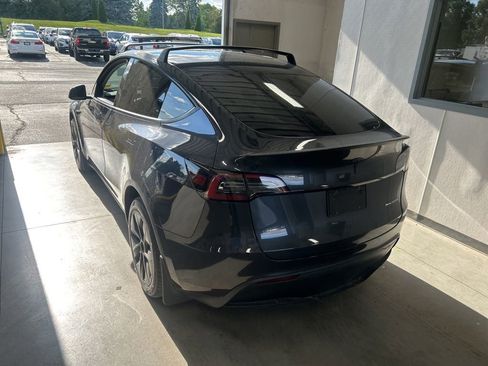 Used 2024 Tesla Model Y Long Range AWD/4WD image 5