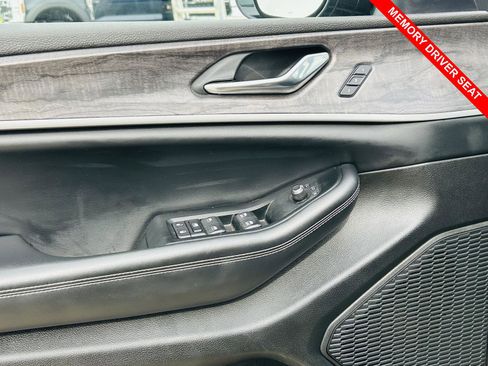 Used 2023 Jeep Grand Cherokee L Limited w/ Black Appearance Package image 16