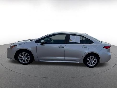 Used 2025 Toyota Corolla LE image 9