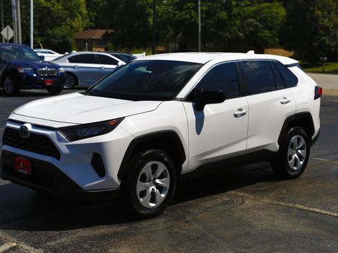 Used 2022 Toyota RAV4 LE FWD image 3