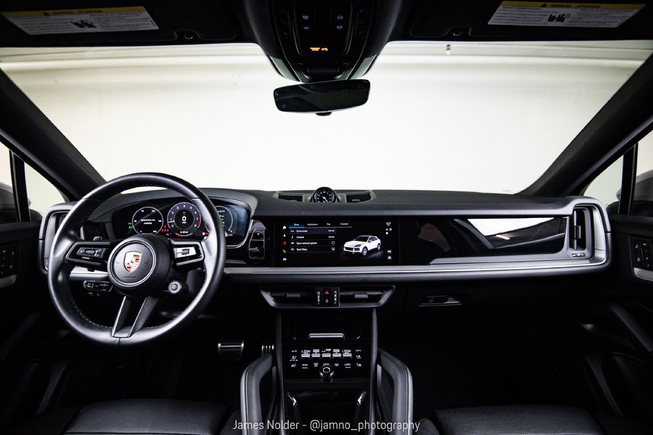 Certified 2024 Porsche Cayenne S AWD/4WD image 25