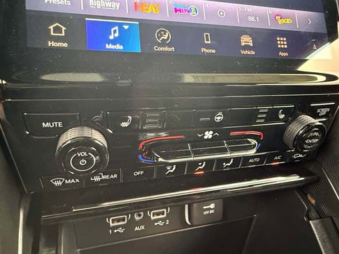 New 2025 Jeep Grand Cherokee Limited w/ Black Appearance Package image 33