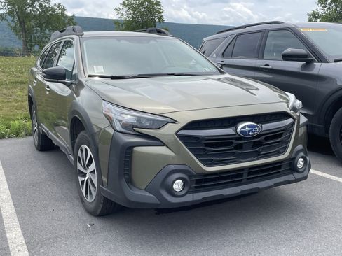 Certified 2025 Subaru Outback Premium AWD/4WD image 1