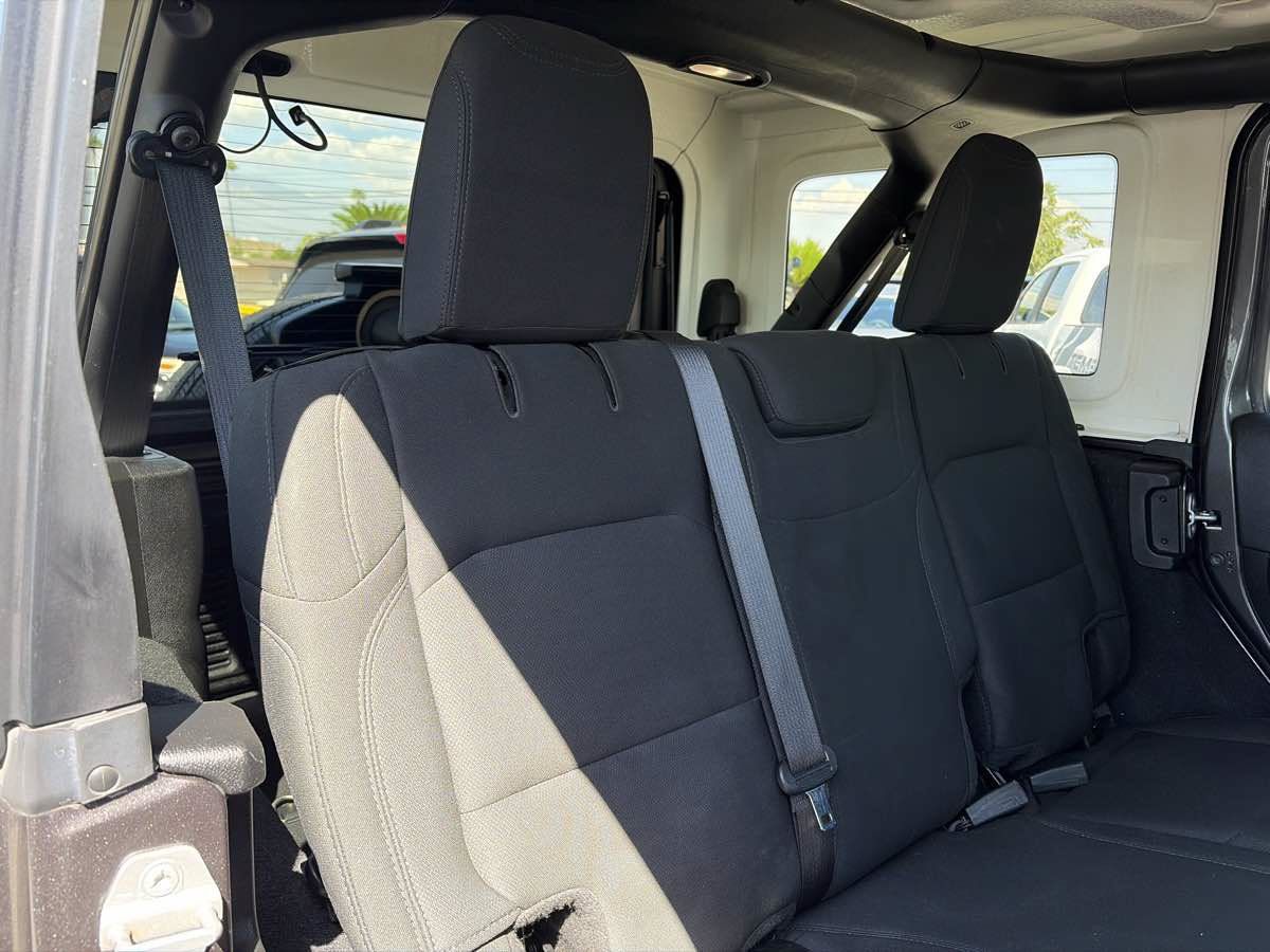 Used 2019 Jeep Wrangler Unlimited Sahara AWD/4WD image 22