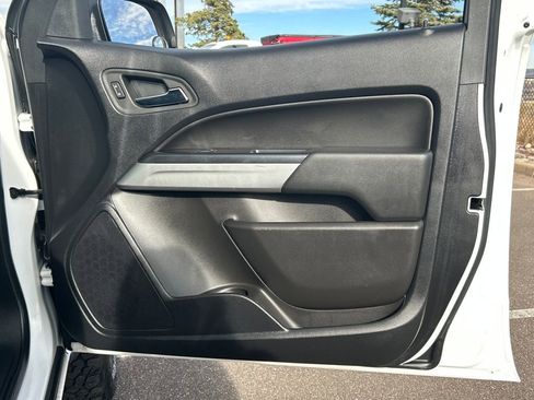 Used 2022 Chevrolet Colorado LT w/ Fleet Safety Package image 19