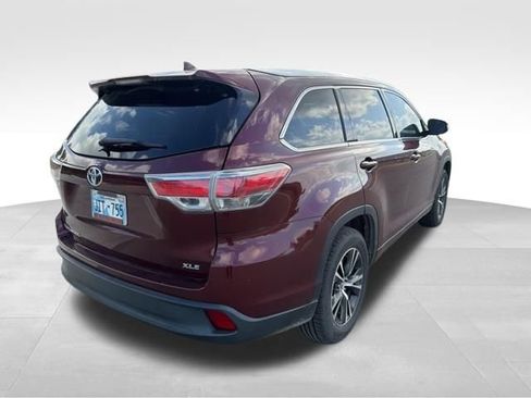 Used 2016 Toyota Highlander XLE FWD image 3