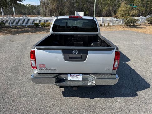 Used 2013 Nissan Frontier SV image 5
