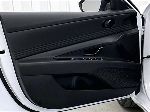 Used 2025 Hyundai Elantra SEL image 10