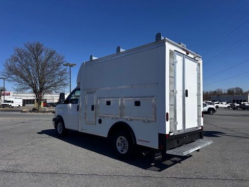 New 2026 GMC Savana 3500 w/ Power Convenience Package RWD image 7
