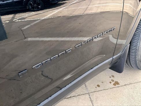 Used 2023 Jeep Grand Cherokee Altitude AWD/4WD image 29