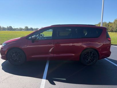 Used 2025 Chrysler Pacifica Limited
