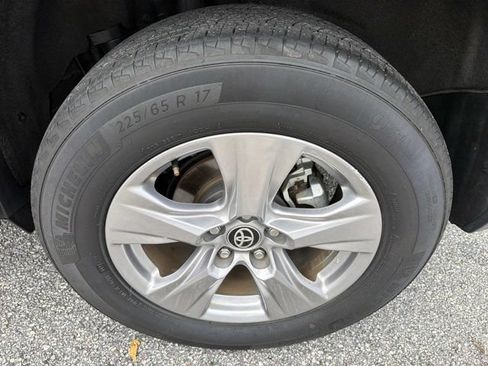 Used 2025 Toyota RAV4 XLE AWD/4WD image 31