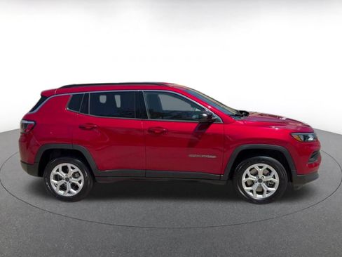 Used 2025 Jeep Compass Latitude AWD/4WD image 16