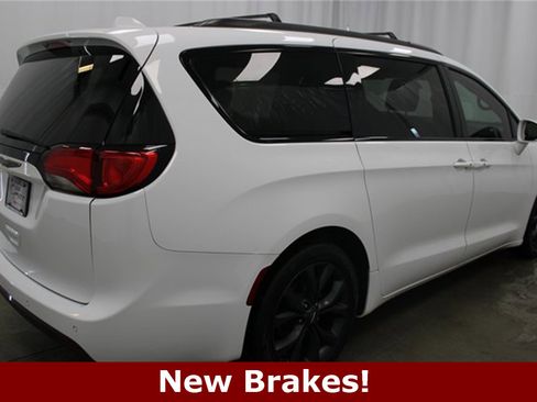 Used 2020 Chrysler Pacifica Touring-L Plus w/ S Appearance Package image 5