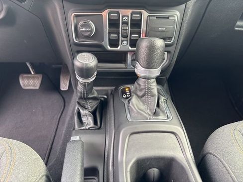 Used 2024 Jeep Wrangler Unlimited Sahara AWD/4WD image 21