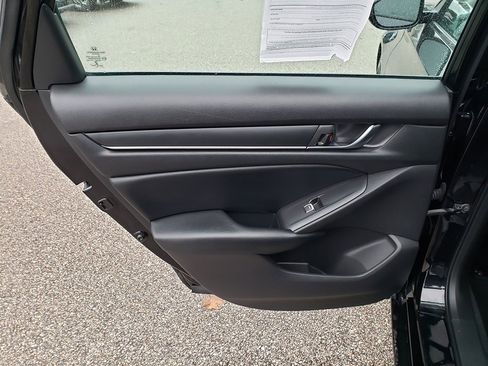 Used 2018 Honda Accord Sport image 11