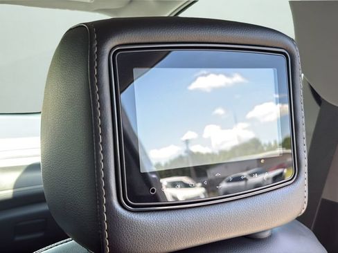 Used 2019 GMC Acadia SLT FWD image 16