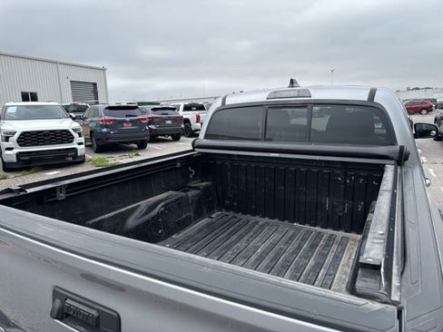 Used 2021 Toyota Tacoma SR AWD/4WD image 9