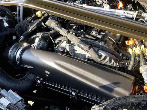 Used 2025 Ford Explorer ST-Line w/ ST-Line Street Pack image 32