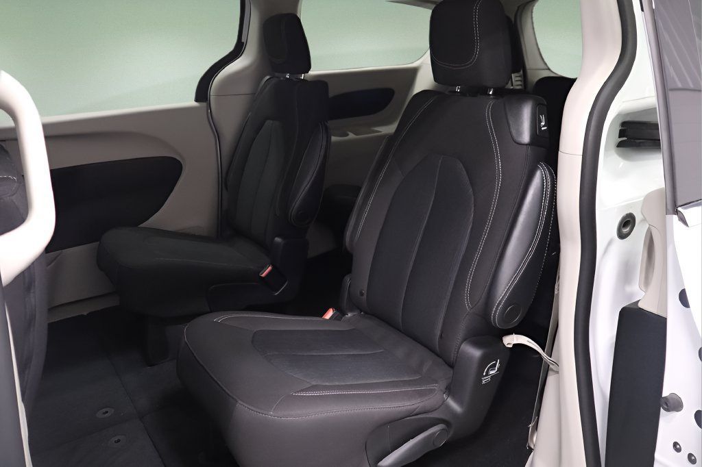 Certified 2023 Chrysler Voyager LX FWD image 14