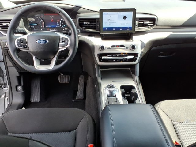 Used 2023 Ford Explorer XLT AWD/4WD image 17