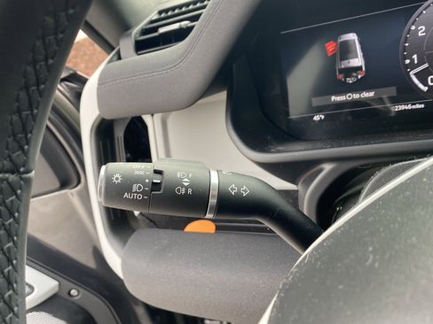 Used 2023 Land Rover Defender 130 X-Dynamic SE image 23