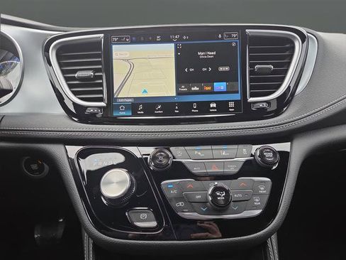 New 2026 Chrysler Pacifica Limited w/ Trailer Tow Group image 9