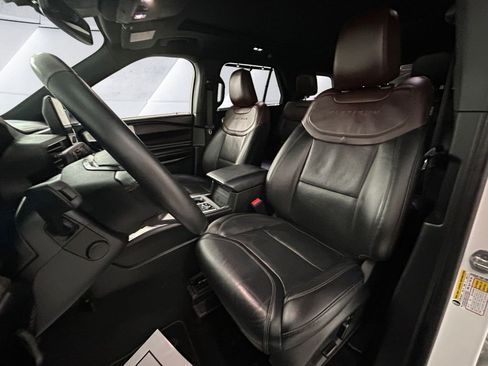 Used 2023 Ford Explorer Platinum w/ Technology Package AWD/4WD image 8