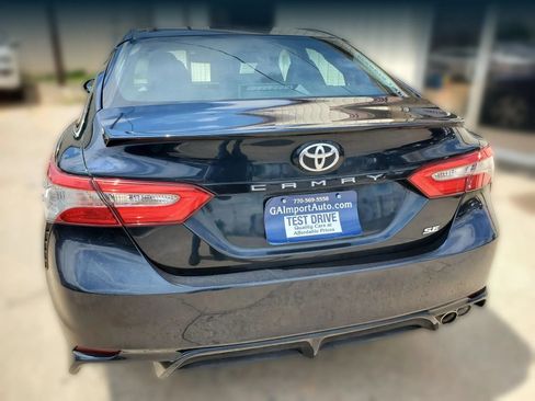 Used 2018 Toyota Camry SE w/ Convenience Package FWD image 10