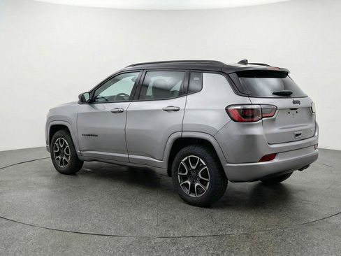 Used 2025 Jeep Compass Trailhawk image 6