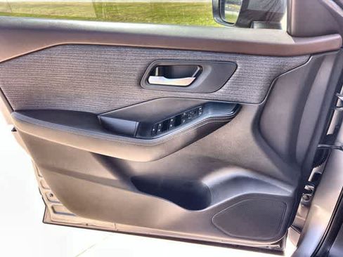 Used 2021 Nissan Rogue SV FWD image 30