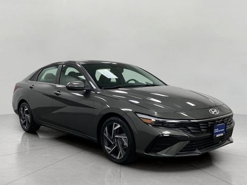 Certified 2025 Hyundai Elantra SEL FWD image 1